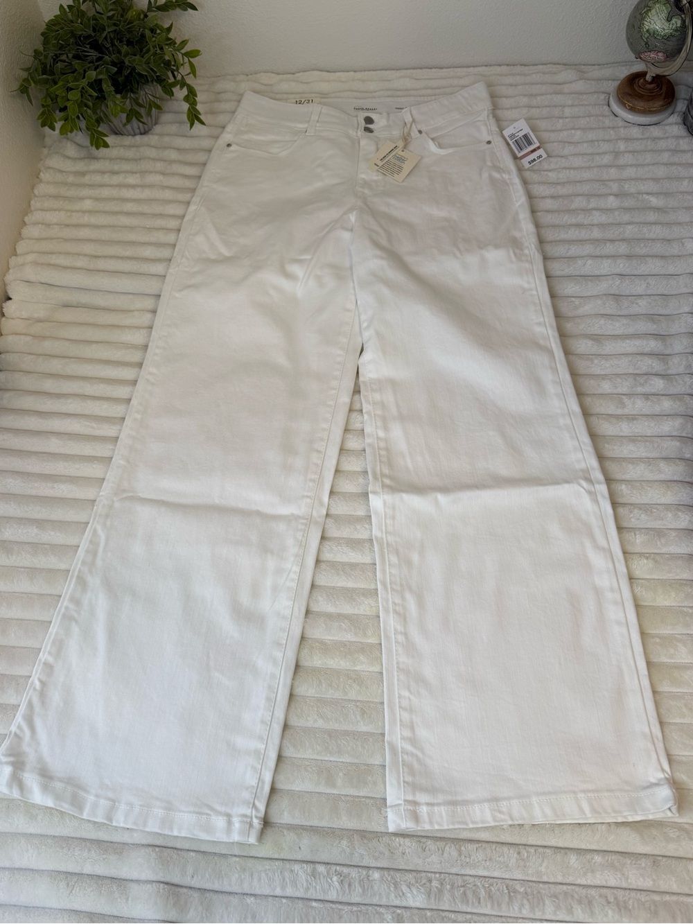 Curve Appeal Wide Leg white jeans desk to dinner size 12 31
